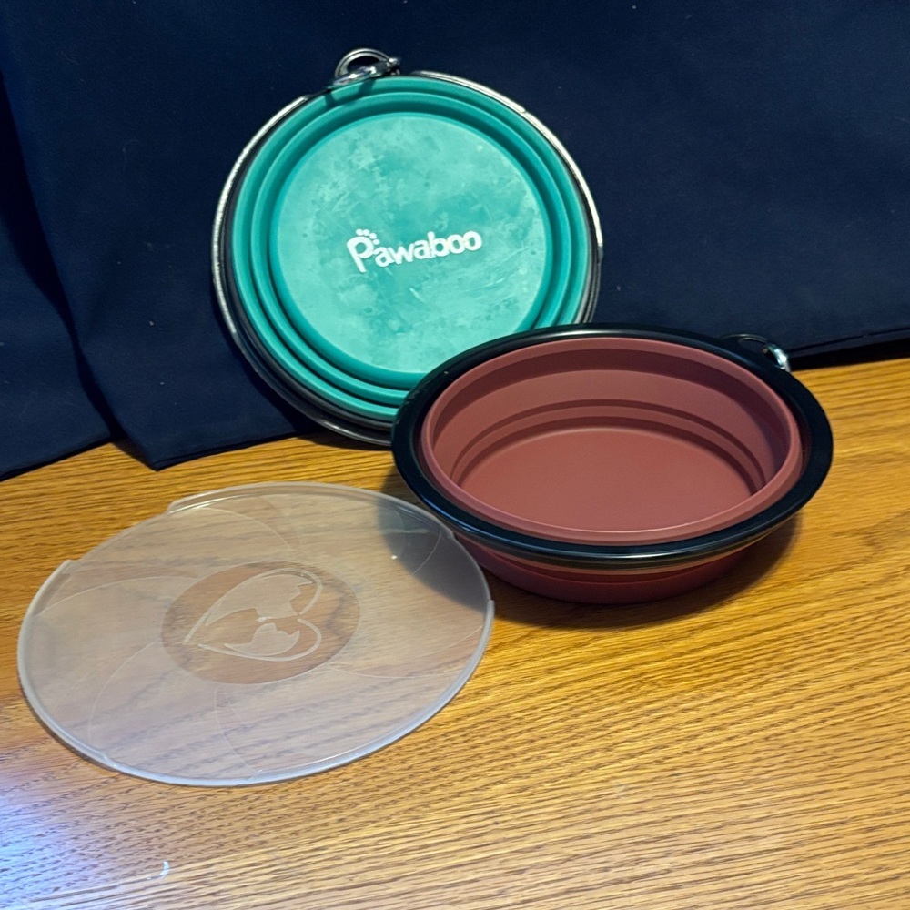 Pawaboo Collapsible Bowls. 1 green 1 brown